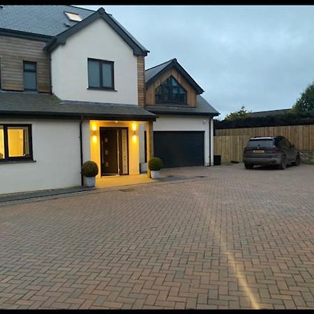 Shackled-Am-Not Villa Camelford Exterior photo